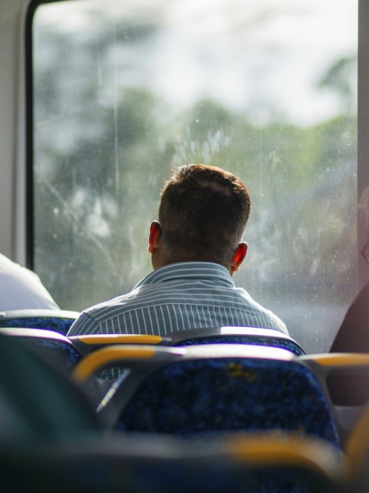 Man på buss